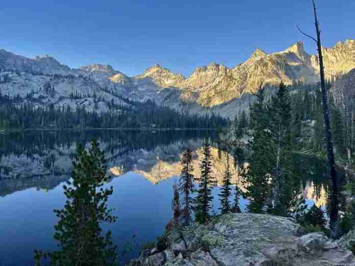 Sawtooth Mountains river Sawtooth Mountains