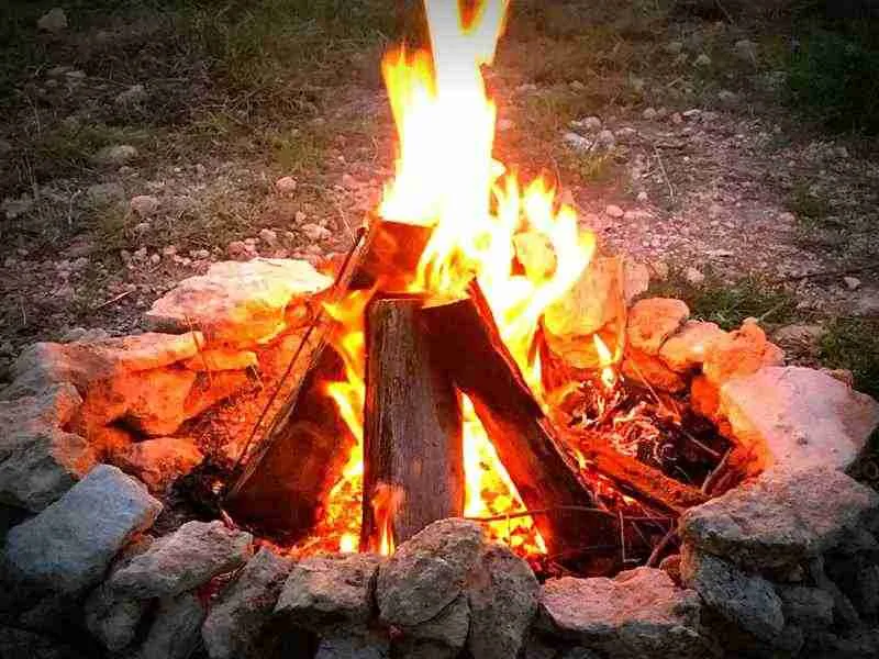 Quickly Master The Art Of How To Make A Campfire In Just A Few Steps 5 campfire 1493151033gim 1 copy
