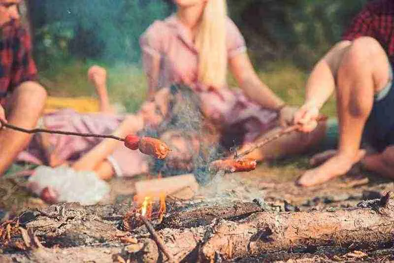 Must-Have Campfire Cooking Equipment For An Unforgettable Outdoor Adventure 4 shutterstock 1357422773 1200x801 copy